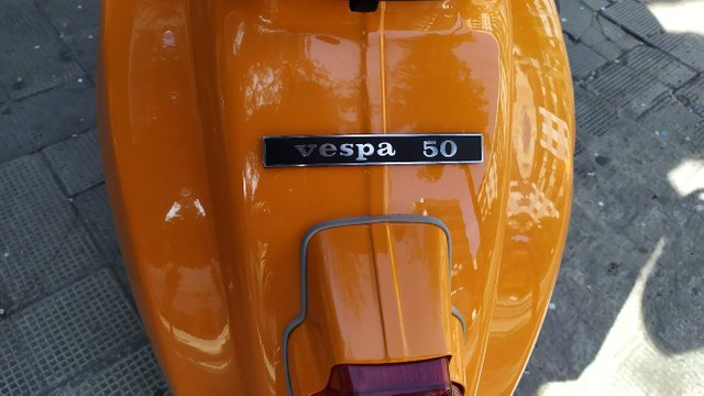 vespa 50 special arancione
