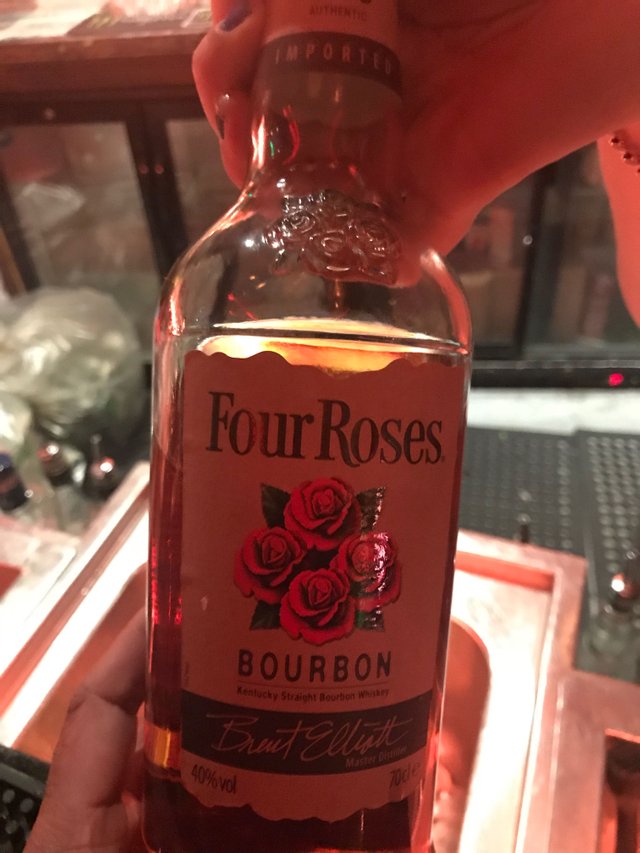 https://d1vof77qrk4l5q.cloudfront.net/img/moghul-four-roses-whiskey-can-someone-find-this-please-beandu1j-1550345728586.jpg