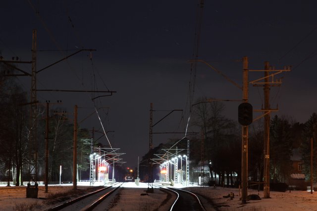 https://d1vof77qrk4l5q.cloudfront.net/img/sunnysmile-railway-station-at-night-gi16uyov-1547987176035.jpg