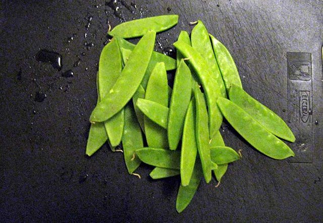 Pile of snow peas