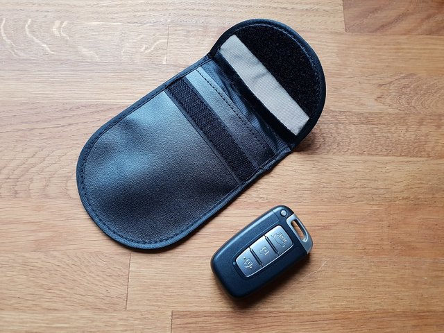 signal blocking key pouch