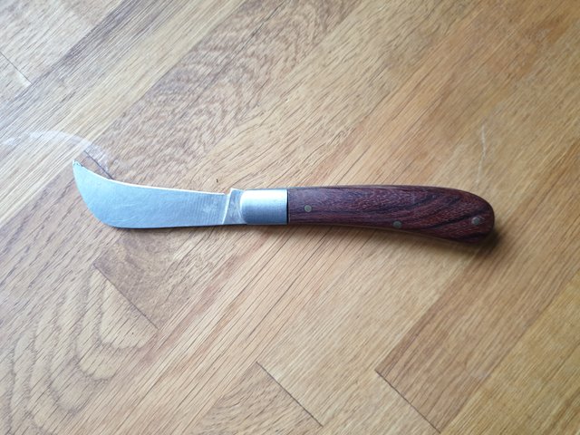 Leather sheath for garden knife 