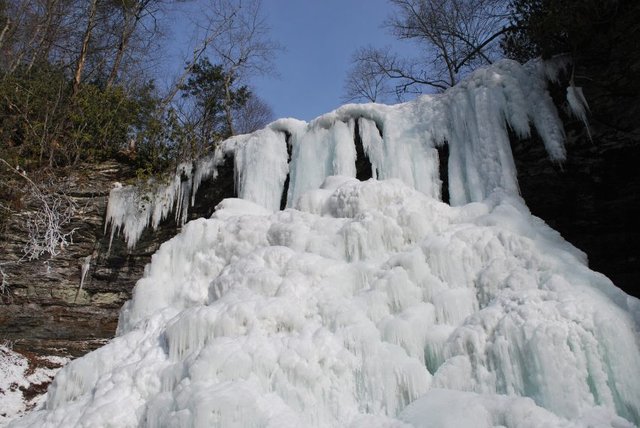 Frozen Cascades