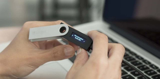 Ledger Wallet Desktop Edition is a great news for those who prefer more traditional ways to store their cryptos