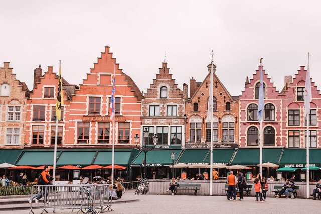 Bruges Markt Plaza