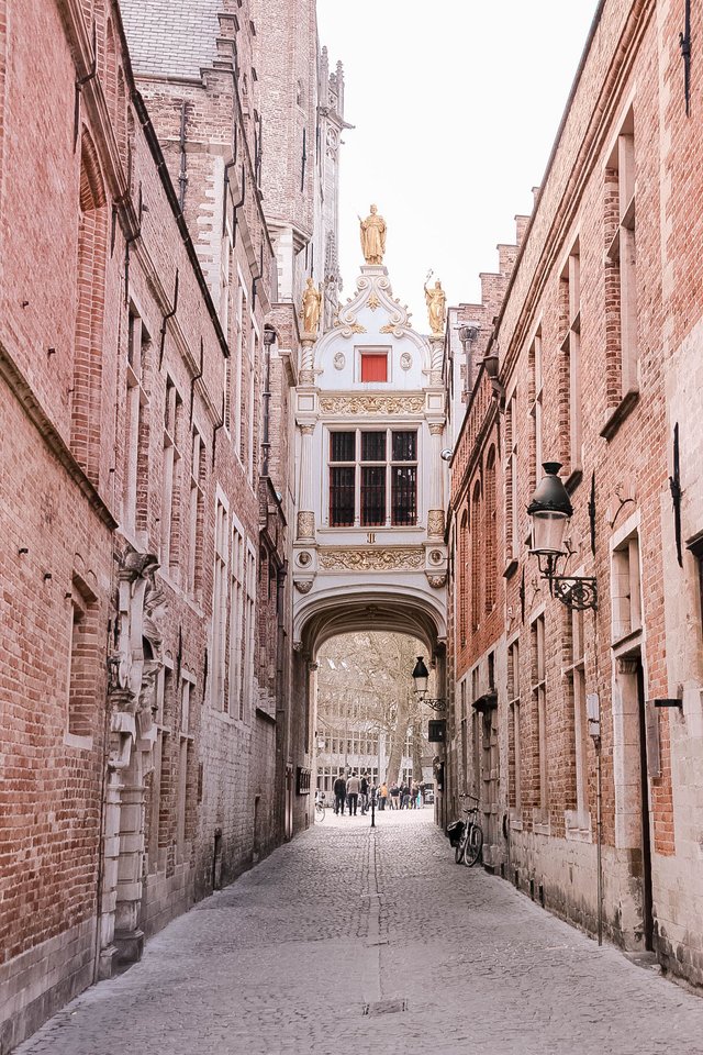 Bruges Travel Guide