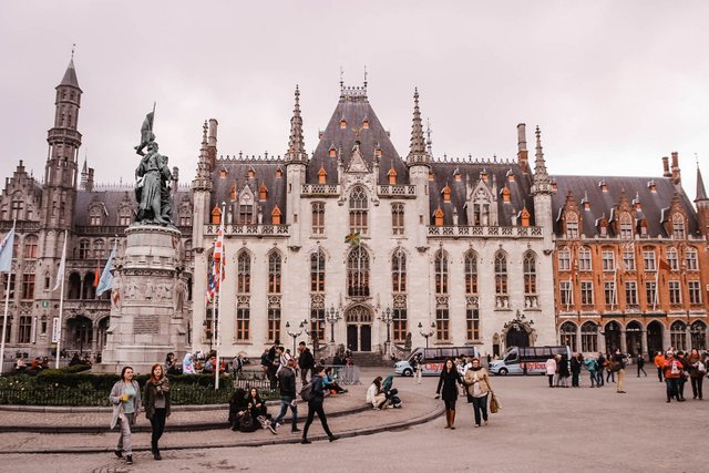 Bruges Travel Guide