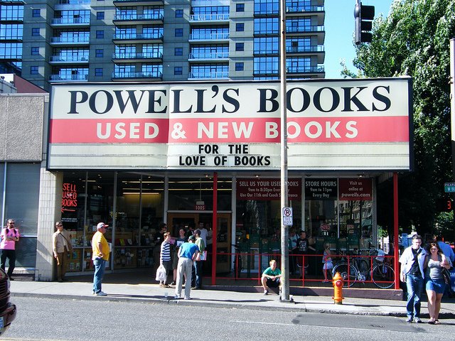 Powell's City of books, Portland