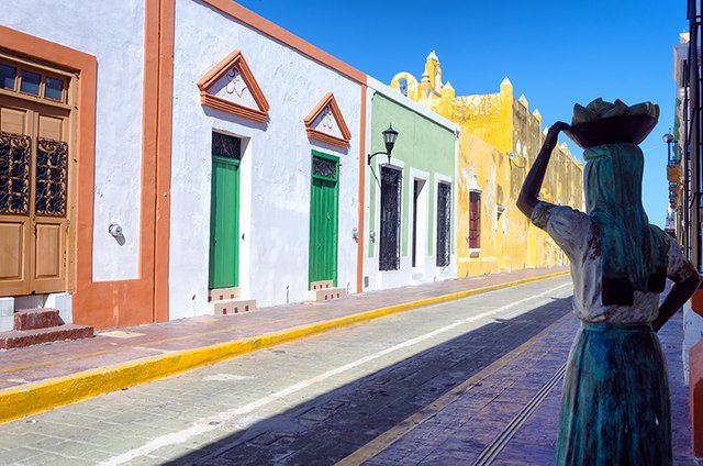 campeche_beautiful_street_donwtown.jpg