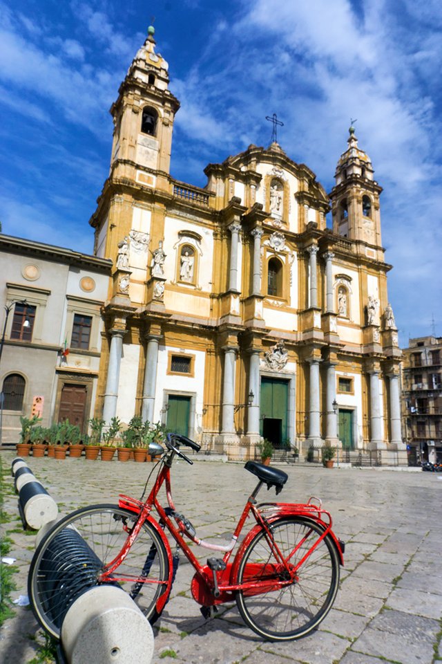 italy_palermo_n_church_with_bicycle.jpg