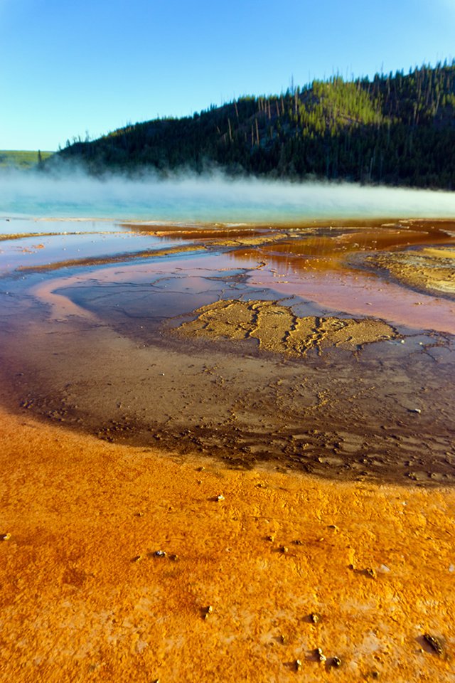 yellowstone_vertical_grand_prismatic_spring.jpg