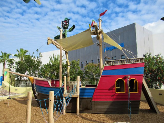 Playmobil funpark pirate ship.jpg