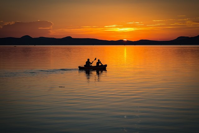 lakebalaton1608516_960_720.jpg