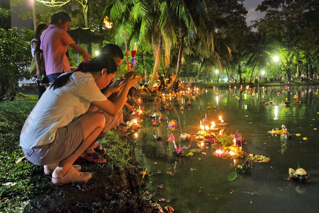 LoyKrathong2.jpg