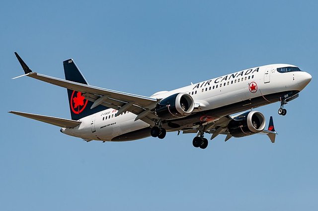 800pxAir_Canada_Boeing_737_MAX_8_landing_in_Calgary.jpg