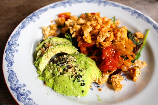 VeganTofuScrambleavocado5.JPG