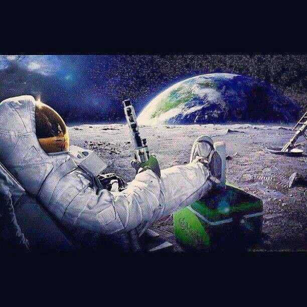 cryptoastronautchillinbong.jpg