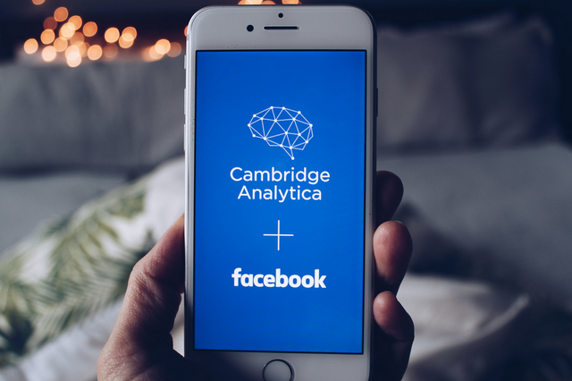 cambridge-analytica-facebook.png