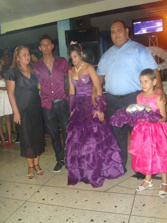 Oriana y familia 2.jpg