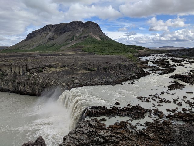 dirty waterfall on Hellismannaleið Trail extension