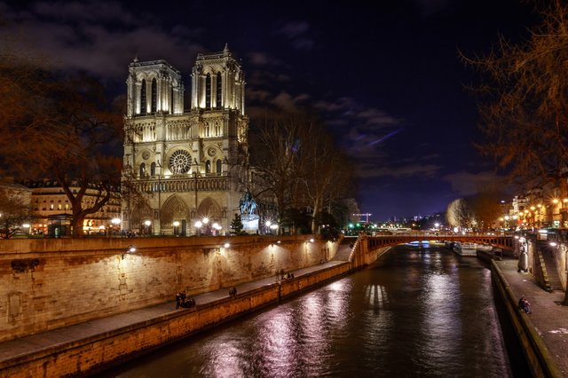 Notre Dame de Paris_resize.jpg