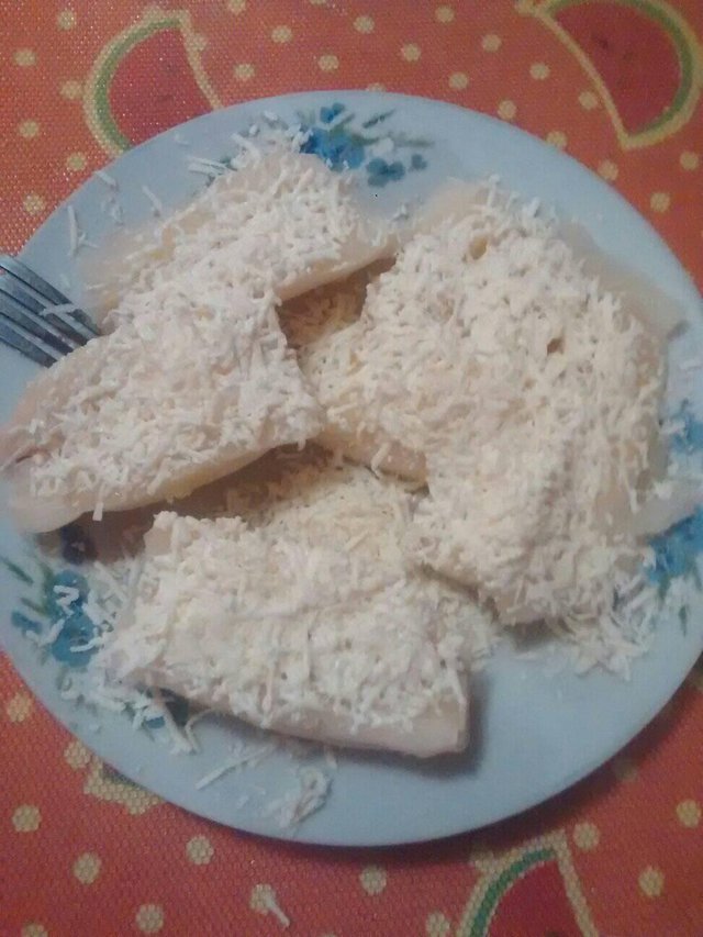 Plato yuca con queso y mantequilla cena.jpg