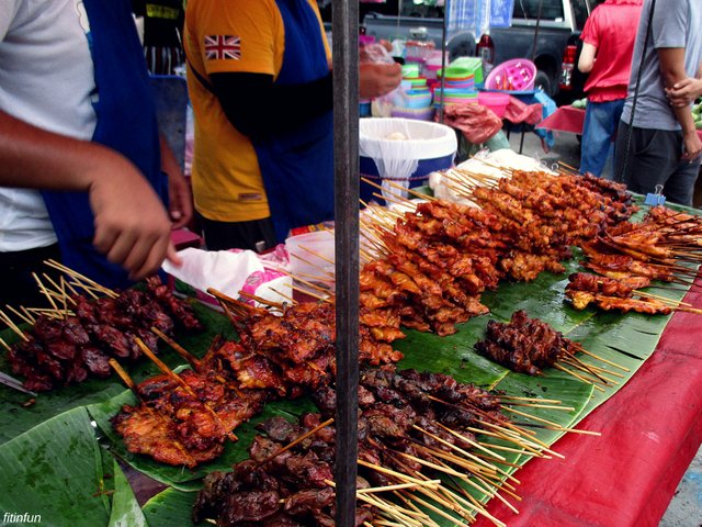 Market Friday chicken sticks mrt sutthisan Bangkok Thailand Weekend fitinfiun.jpg