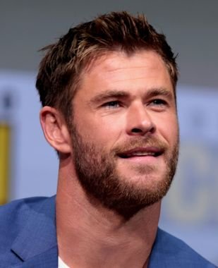 men chris hemsworth as agent H Henry.jpg