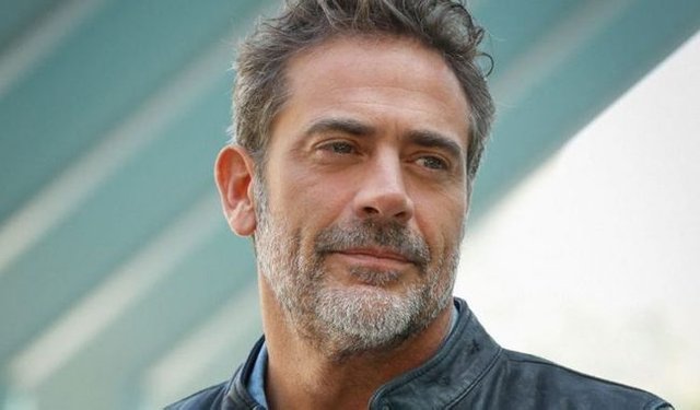 solace jeffrey dean morgan as agent Joe Merriwether.jpg