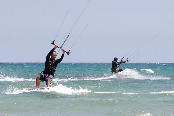 VietnamkitesurfenlernenflyingflysurfersVungTaukiteschoolandkitebeach.jpg