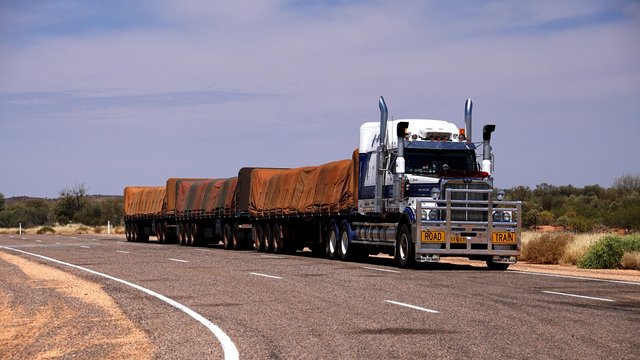 roadtrain1185254_1280.jpg