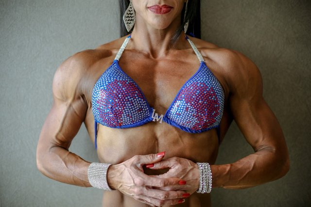 body_body_building_body_sculpting_bodybuilder_girl_muscles_person_strong1556519.jpg!d.jpe