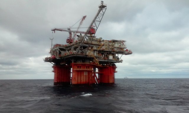 oilrig5232047_1920.jpg