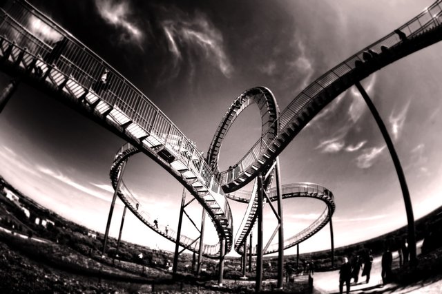 rollercoaster801833_1920.jpg