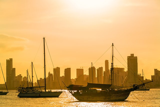 cartagena_new_town_boats_sunset_reduced1.jpg