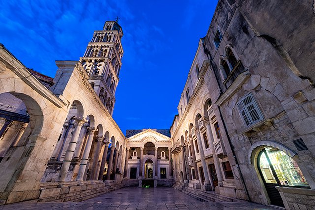 croatia_split_diocletians_palace_blue_hour_hdr_reduced1.jpg