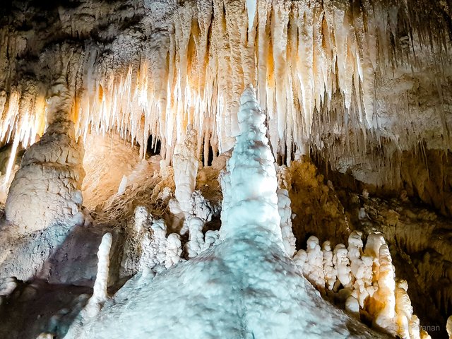 share2steem  aranui cave.jpg