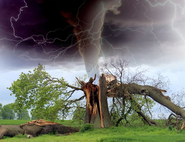 tornado1193184_1920.jpg