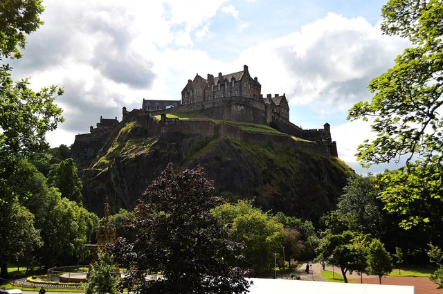 edinburghcastle959083_1920.jpg