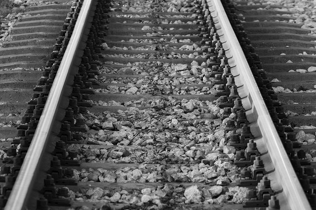 Rails_N_01_s_BW.jpg