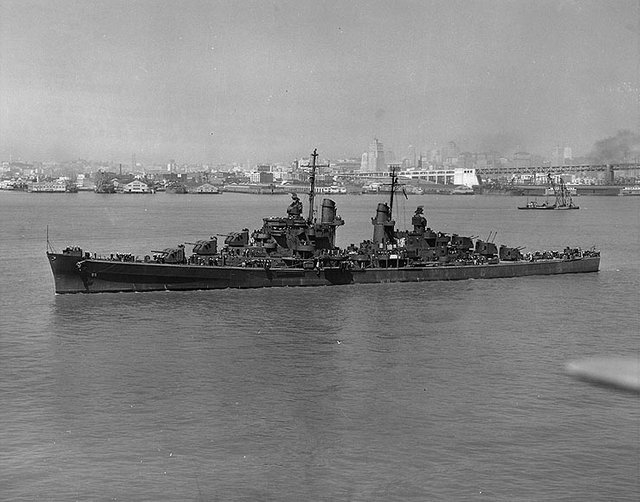 USS Oakland CL95.jpg