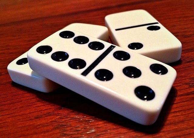 dominoes1615744__480.jpg