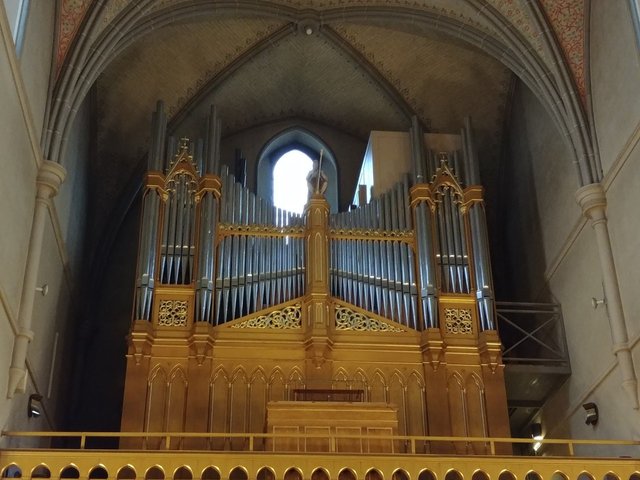 Organ in Orebro, Sweden.jpg