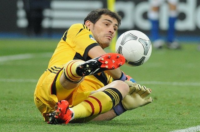 Iker Casillas Euro 2012 final 02.jpg