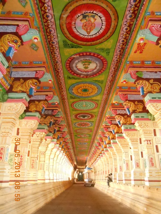 Ramanathaswamy_temple_corridor.jpg