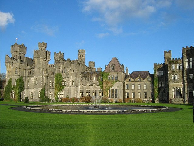 1024pxAshford_Castle_in_County_Mayo.jpg
