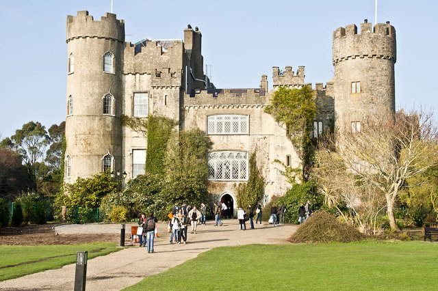 1280pxMalahide_Castle,_March_2011_2.jpg