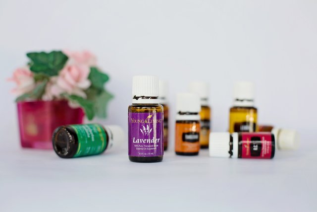 essential oils to keep in your first aid kit.jpg