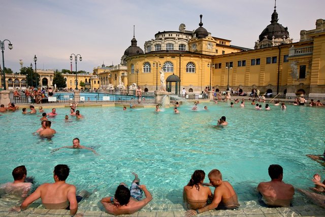 Széchenyi_Thermal_Baths_6004036628.jpg