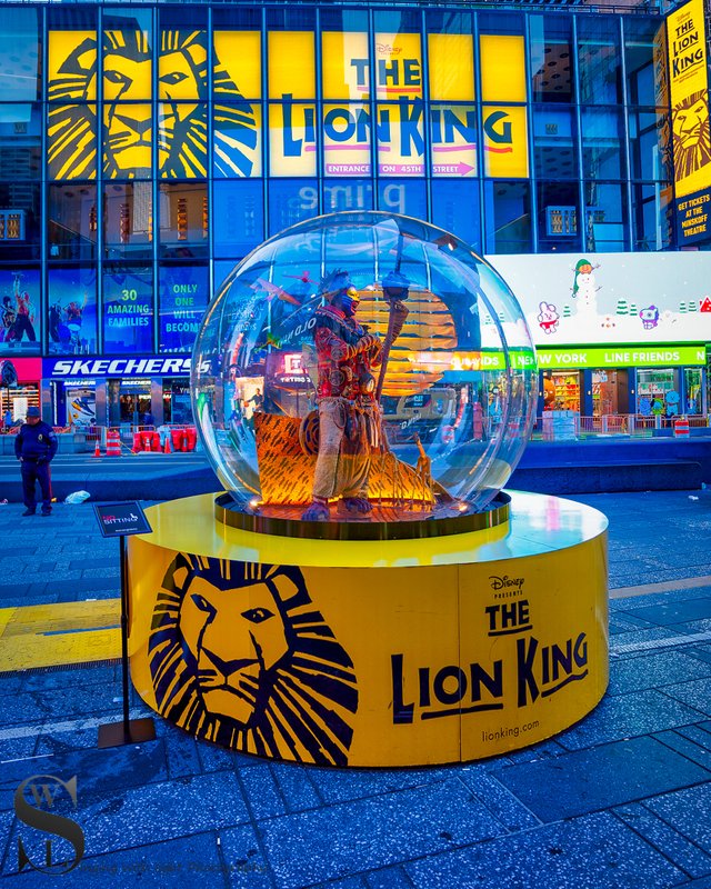 1 1 Broadway Snow Globes Times Square4.jpg